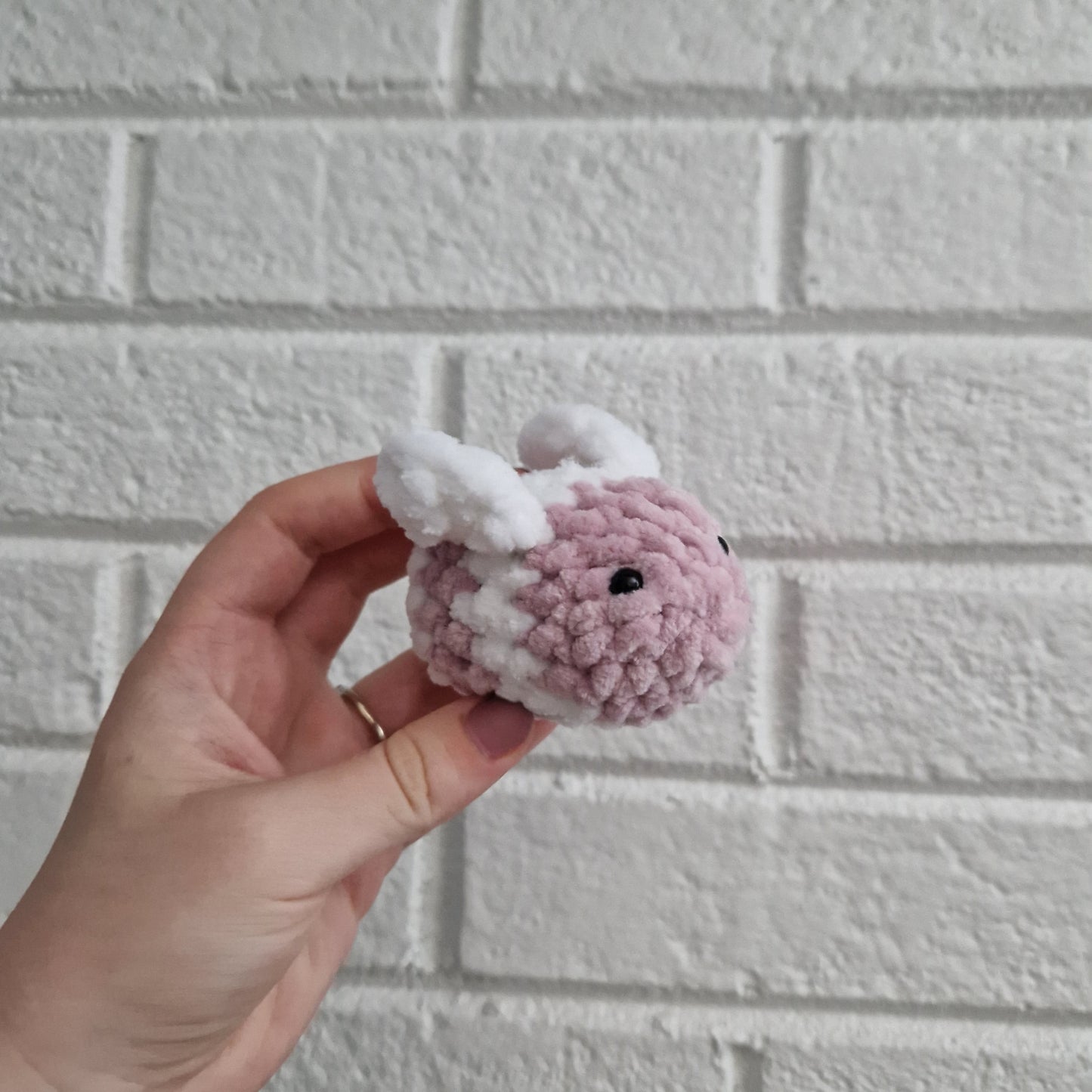 Dusty pink and white coloured chunky crochet bee keyring