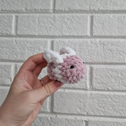 Dusty pink and white coloured chunky crochet bee keyring