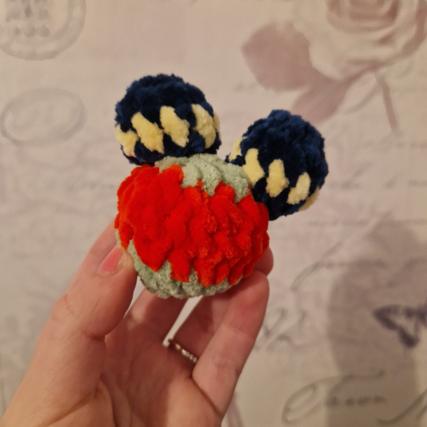 Jiminy chunky crochet mouse keyring