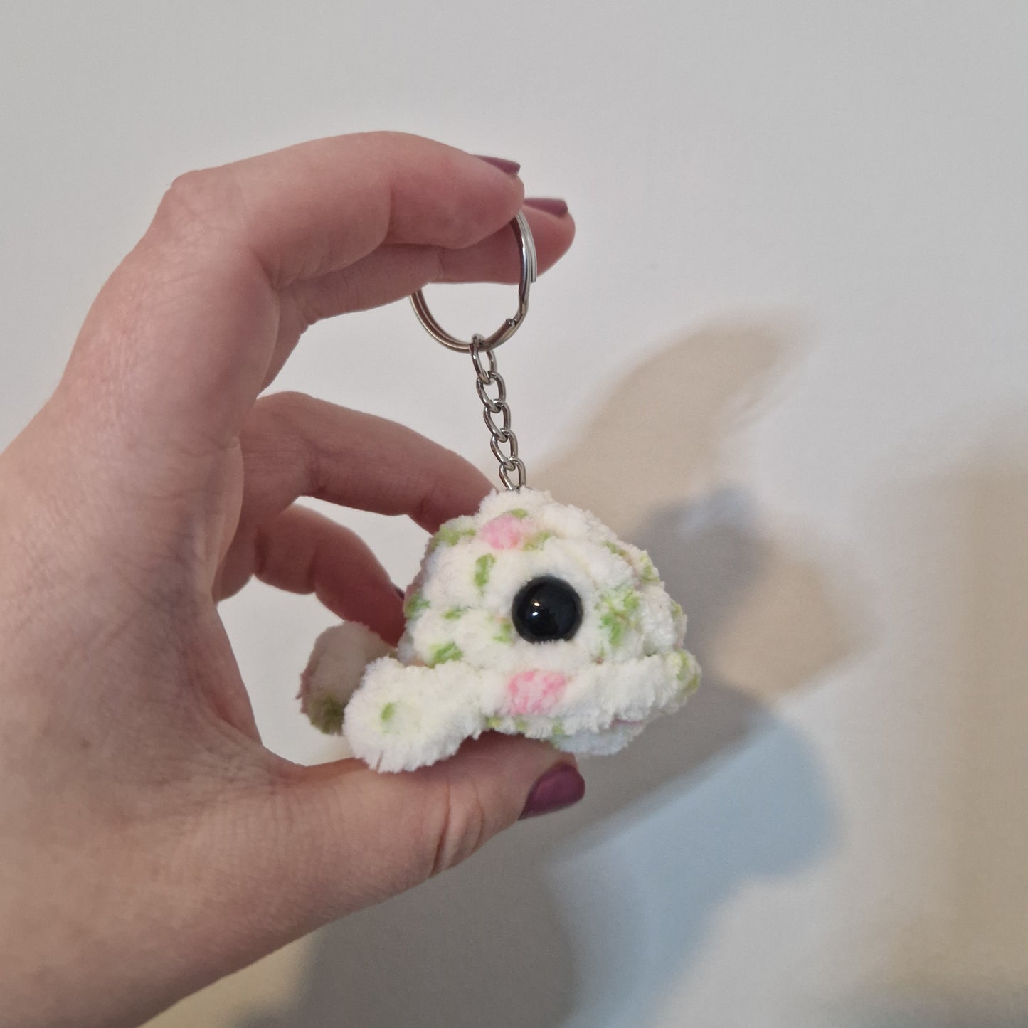 White floral mini whale chenille yarn crochet keyring