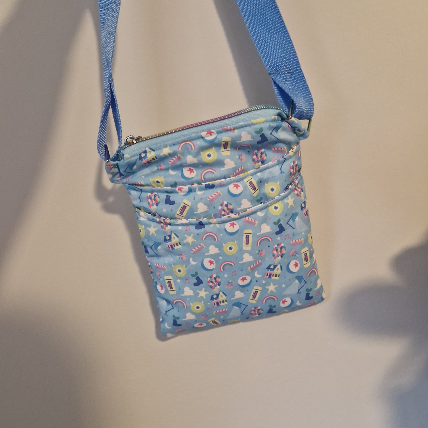 Studios small bag with two slip pockets and a zipper pocket