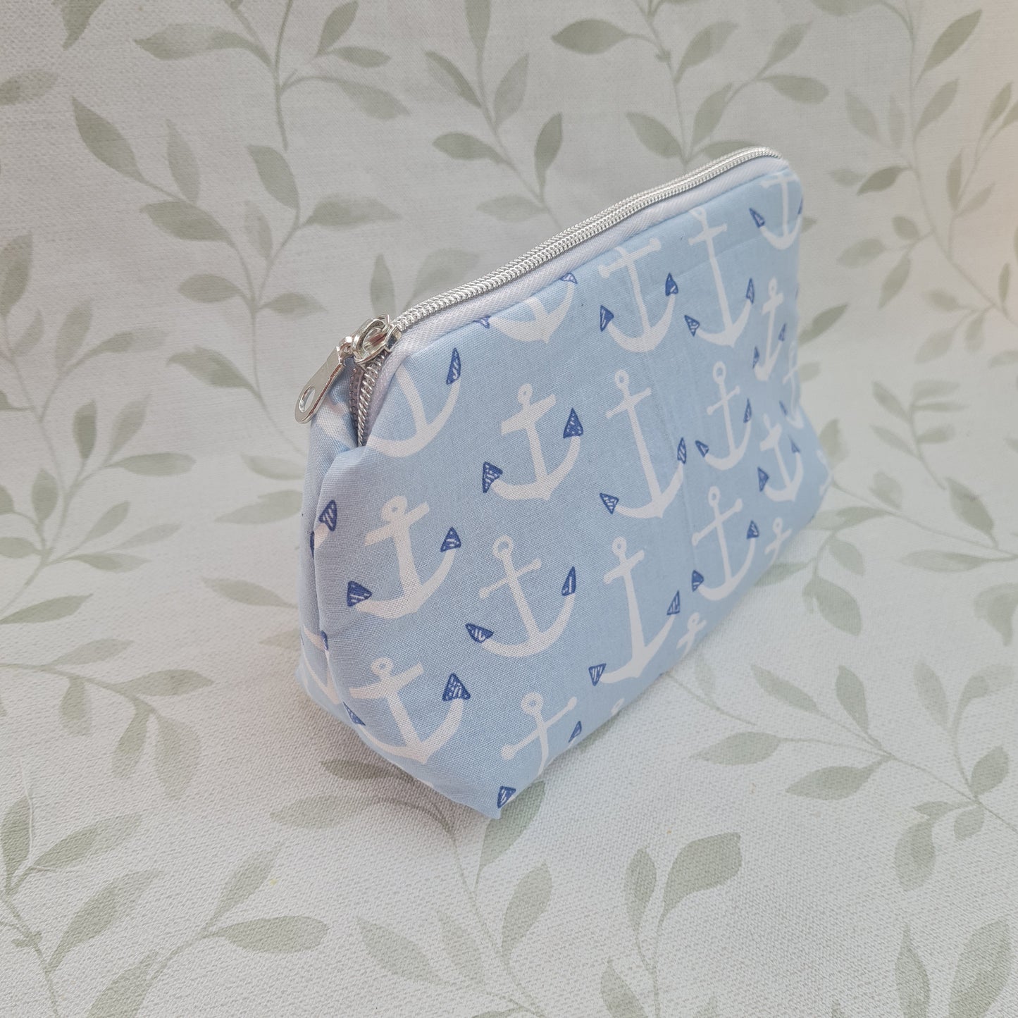 Anchor lined triangle cosmetic bag with zipper