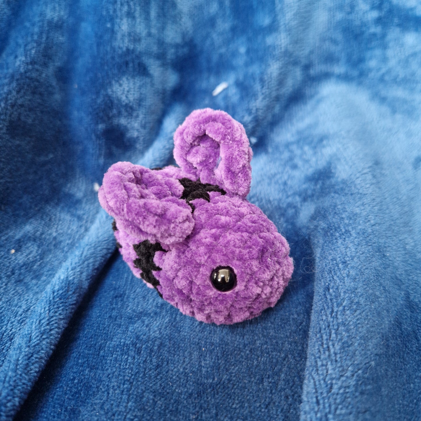 Chunky, super soft, purple Crochet bumble bee keyring