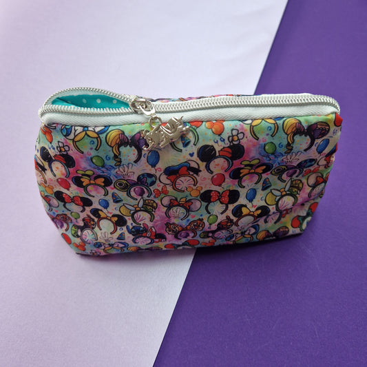 Ears lined triangle cosmetic bag with zipper